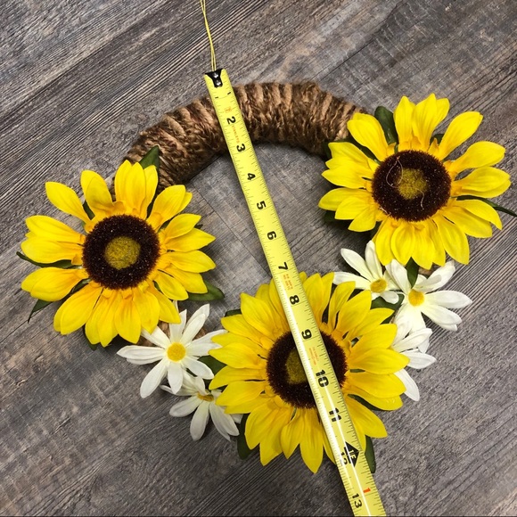 “Sunflower Sunshine” dreamcatcher/wreath🌻 - Picture 2 of 6